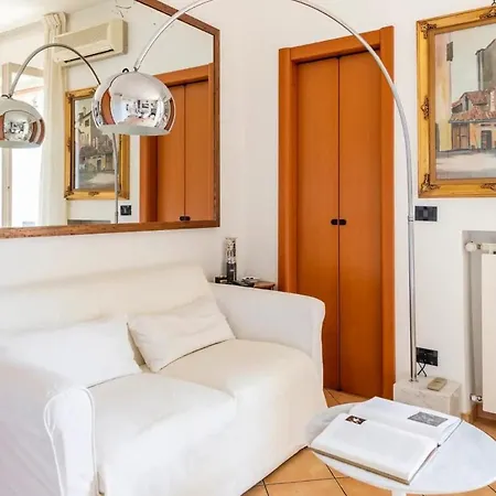 Glassy Apartman *