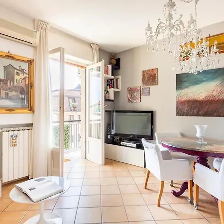 Glassy Apartman